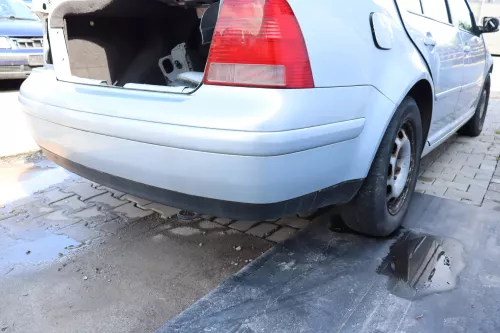 VW Bora Limousine Stoßstange hinten Heckstoßstange silber grau LB7Z (158804)