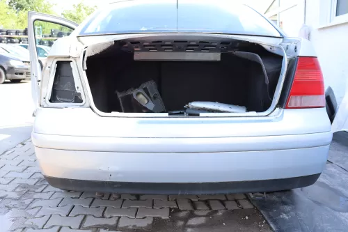 VW Bora Limousine Stoßstange hinten Heckstoßstange silber grau LB7Z (158804)