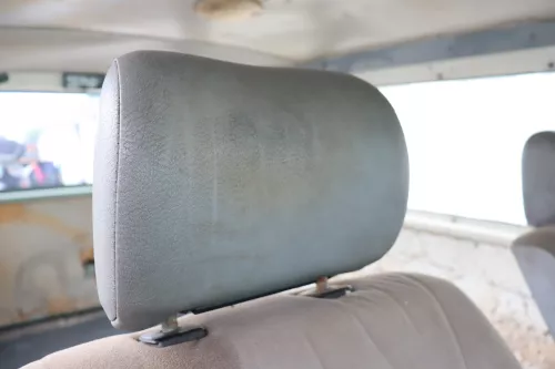 VW T4 Sitz vorne links oder rechts Kopfstütze Kopfstützen grau Kunstleder (158900)