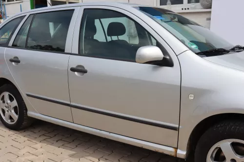Skoda Fabia 6Y Kombi Limousine Tür vorne rechts Beifahrertür grau silber LF7T (159099)