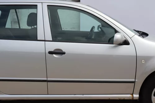 Skoda Fabia 6Y Kombi Limousine Tür vorne rechts Beifahrertür grau silber LF7T