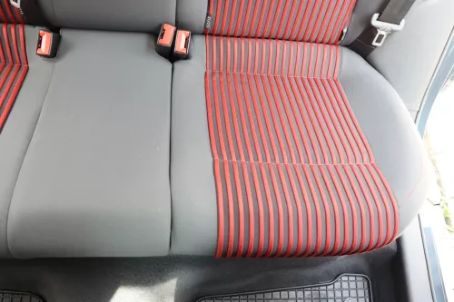 VW Polo 9N 9N3 Sitz Rückbank Sitzfläche Sitze 3 Punkt Gurt hinten rot Kopfstütze (159181)