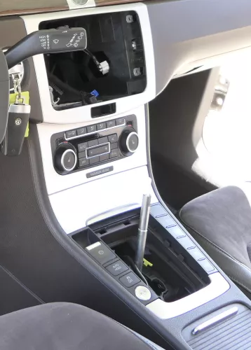 Passat 3C B7 Mittelkonsole Verkleidung Radio Klappe Abdeckung Dekor silber alu g (159219)