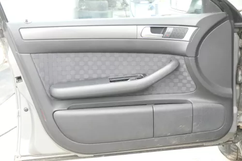 Audi A6 4B Türverkleidung Verkleidung Tür vorne +hinten links rechts soul schwar (159347)
