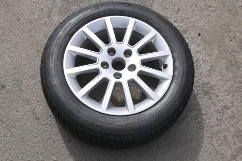 1x Audi A4 8E B6 B7 A6 4F Alufelge 8E0601025H  7,5j x16H2 ET45 Reifen 215/55 R16