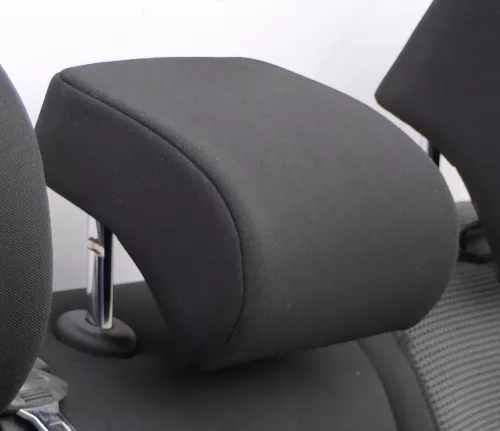 VW Passat 3C B7 Kopfstütze Sitz hinten in Mitte mittig schwarz (159870)