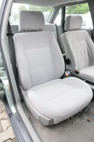 Audi 80 Sitz Fahrersitz vorne links +rechts Beifahrersitz (159887)