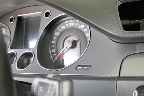 Passat 3C CC Mittelkonsole Verkleidung Radio Klappe Abdeckung Dekor dark rhodium (160026)
