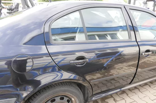 Skoda Octavia 1U Limousine Tür hinten rechts schwarz LF9R - ohne Anbauteile