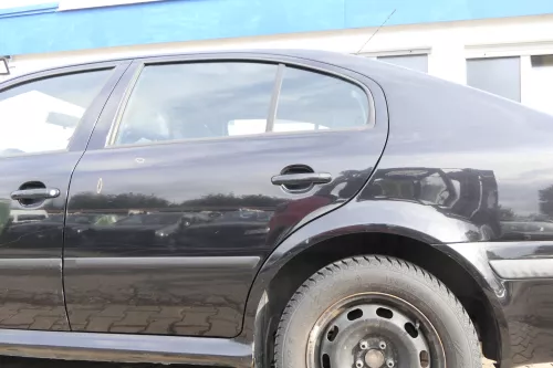 Skoda Octavia 1U Limousine Tür hinten links schwarz LF9R