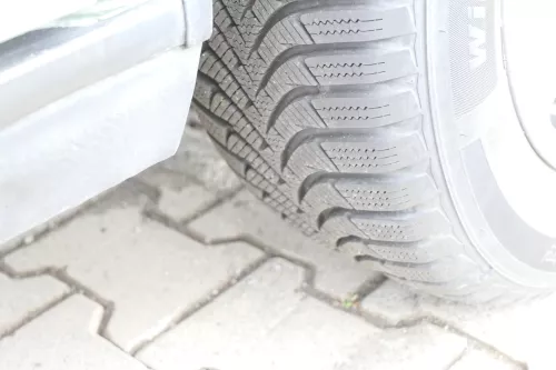4x Audi A4 100 Alufelgen 195/65 R15 91T Winterreifen Reifen 4-8mm 8A0601025B (160368)