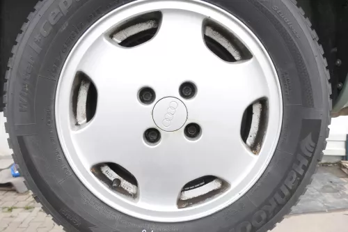 4x Audi A4 100 Alufelgen 195/65 R15 91T Winterreifen Reifen 4-8mm 8A0601025B (160368)
