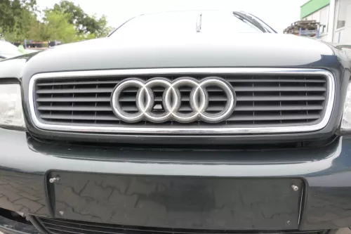 Audi A4 B5 bis 1999 Zeichen Kühlergrill Grill 8D0853651A 8D0853651J (bis ca.1999