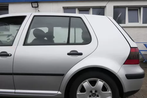 VW Golf 4 Limousine Tür hinten links silber LA7W (KEINkombi)