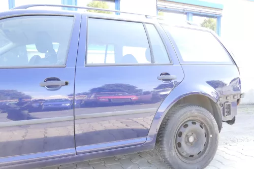 VW Golf 4 Bora Tür hinten links nur Kombi / Variant blau LB5N indigoblau ohne An