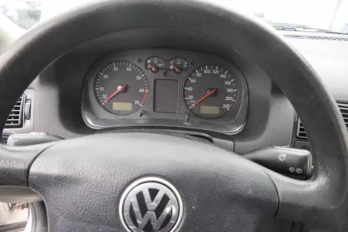 VW Golf 4 Tacho Tachometer Kombiinstrument 268.000km 1J0919860 1,4 16V 75PS 55kw