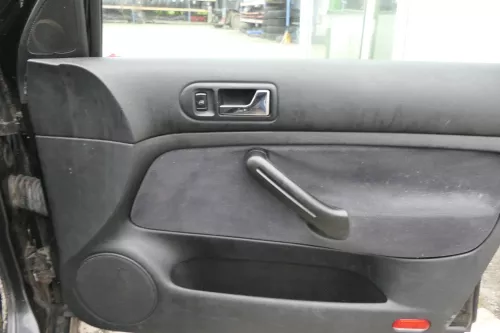 VW Golf 4 Limousine Türverkleidung Verkleidung Tür vorne hinten links rechts 4x (162399)