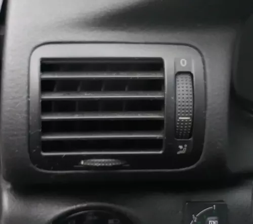 VW Passat 3B 3BG Lüftungsdüse Düse Lüftung links vorne 3B0819703D