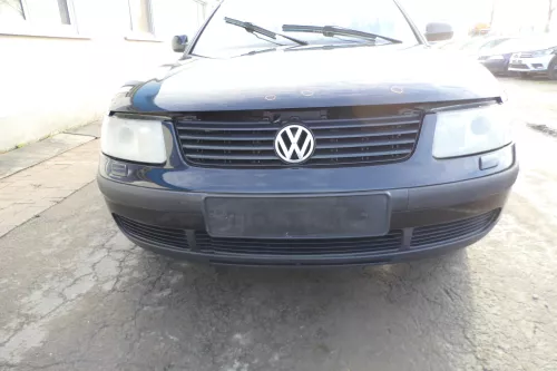 VW Passat 3B Stoßstange vorne Frontstoßstange Stoßfänger vorn schwarz LC9Z SWR