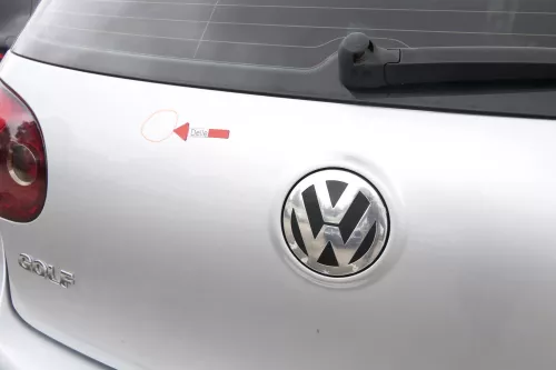 VW Golf 5 V Heckklappe hinten Kofferraumklappe mit Scheibe silber grau LA7W Sil (162662)