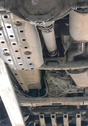 VW Amarok 2H Kardanwelle Welle 2H0521102AN D/ AT hinten 17.000 km (162836)