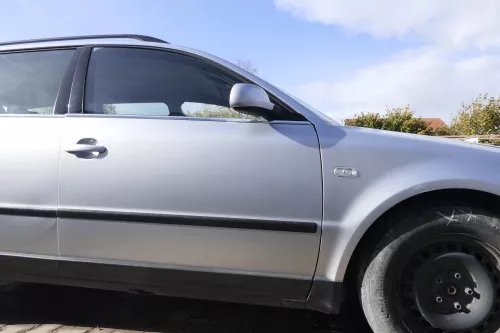VW Passat 3B 3BG Kombi + Limo Tür vorne rechts Beifahrertür grau silber LA7W