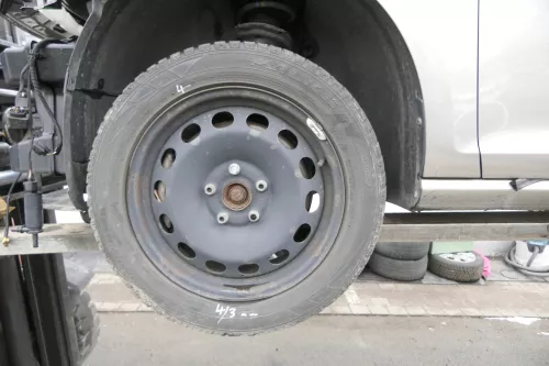 VW Golf 7 5G Reifen Winterreifen 205/55 R16 91TH Stahlfelgen Felgen 3-6mm