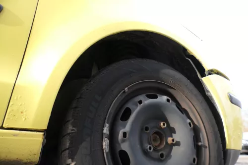 VW Polo 9N Kotflügel vorne rechts gelb LD1B bis ca.Bj.2004 - Rost (163790)
