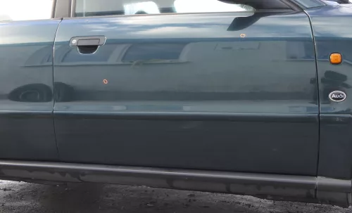 Audi A4 B5 Tür nur Türblatt vorn rechts Beifahrertür grün LZ6U Kombi Limo (164421)