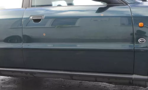 Audi A4 B5 Tür nur Türblatt vorn rechts Beifahrertür grün LZ6U Kombi Limo