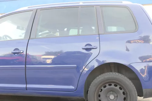 VW Touran 1T 1T3 Tür hinten links blau LL5M und Scheibe ohne Anbauteile