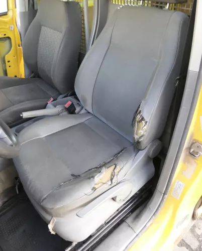 VW Caddy 3 2k Sitz Fahrersitz vorne links Fahrer (ohne Kopfstütze) (164546)