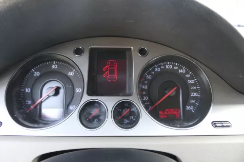 VW Passat 3C Tacho Tachometer 299.900km 3C0920871E Diesel TDI Kombiinstrument (164579)