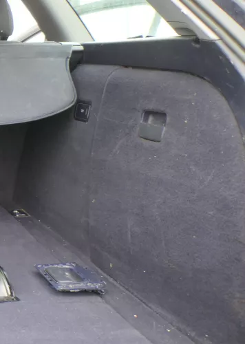 Audi A4 8E Abdeckung Verkleidung Kofferraum hinten rechts Seite 8E9863880D blau (164746)