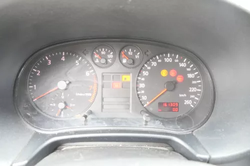 Audi A3 8L Tacho Tachometer Kombiinstrument 8L0919860E 161.000k Benziner 260km/h (164807)