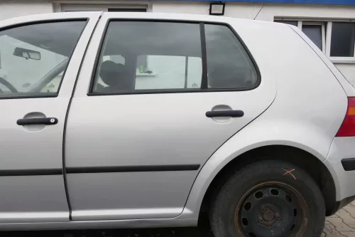 VW Golf 4 Limousine Tür hinten links silber grau LB7Z (KEINkombi)