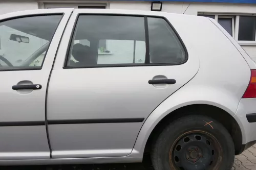 VW Golf 4 Limousine Tür hinten links silber grau LB7Z (KEINkombi) (164933)