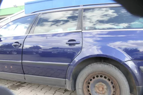 VW Passat 3B 3BG Kombi Variant Tür hinten links blau LB5N ohneAnbauteile