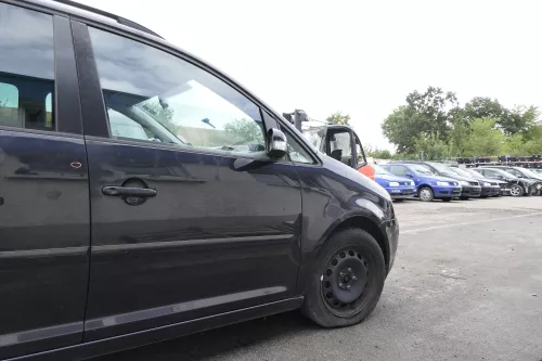 VW Touran 1T3 1T Tür vorne rechts Beifahrertür schwarz LC9Z ohne Anbauteile