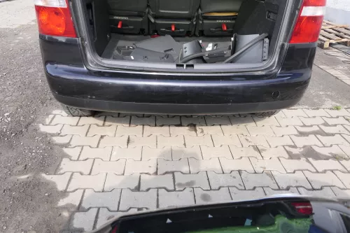 VW Touran 1T Stoßstange hinten Heckstoßstange Stoßfänger schwarz LC9Z (165053)