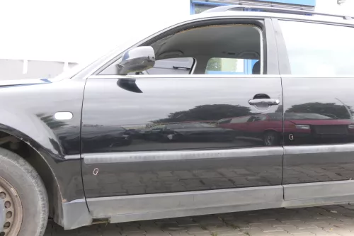 Passat 3B 3BG 3B6 Kombi + Limo Tür vorne links Fahrertür schwarz L041 ohneAnbaut
