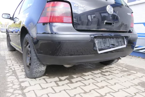 VW Golf 4 Limousine Stoßstange hinten Heckstoßstange Stoßfänger schwarz LC9Z (165162)