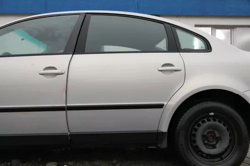 VW Passat 3B 3BG Limousine Tür hinten links silber grau LB7Z satinsilber