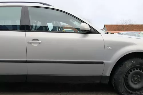 VW Passat 3B 3BG Kombi + Limo Tür vorne rechts Beifahrertür grau silber LB7Z