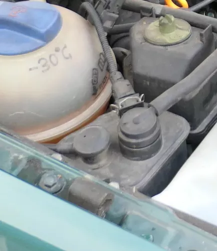 VW Golf Octavia Aktivkohlefilter Aktivkohlebehälter 1J0201801C Druckventil eckig