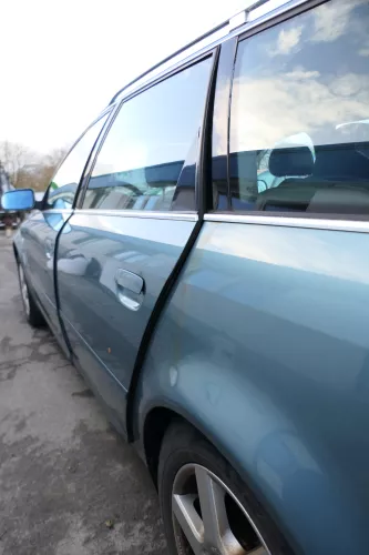 Audi A6 4B C5 Tür Türblatt hinten links  grün blau LX6V jaspisgrün nur Türblatt (165671)