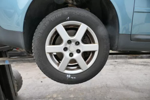 4x Audi A4 8E A6 4B Alufelgen 195/65R15 91H Winterreifen Reifen 4-7mm KBA 46659