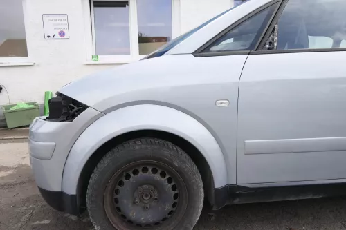 Audi A2 8Z Kotflügel vorne links blau LY7R