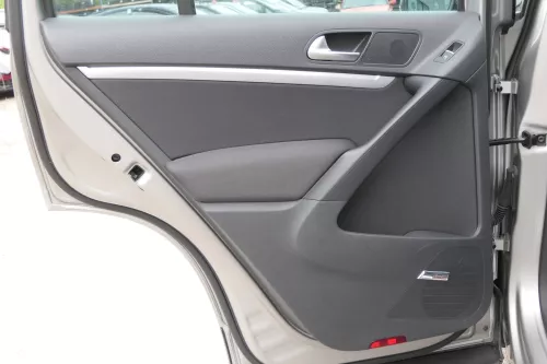 VW Tiguan 5N Türverkleidung Verkleidung Tür vorne+hinten Dynaudio schwarz (165941)