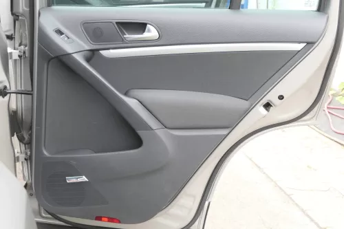 VW Tiguan 5N Türverkleidung Verkleidung Tür vorne+hinten Dynaudio schwarz (165941)